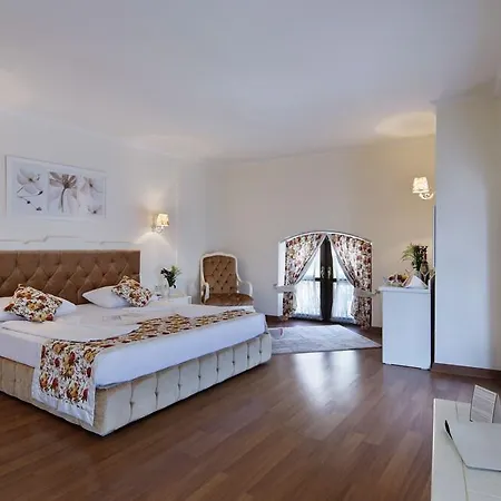Adalya Port Otel 4*
